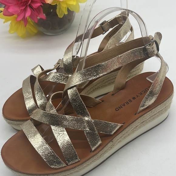 Lucky Brand Gold Strappy Platform Sandal Sz 9. MCS2188F - Picture 1 of 9